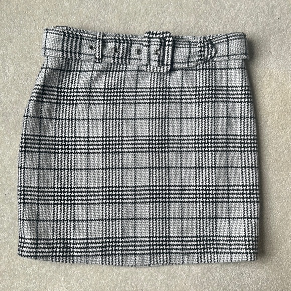 Black, gray, white plaid, belted, mini skirt, size small - Picture 1 of 6